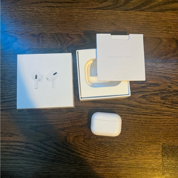 Apple Airpod Pros with MagSafe Charging Case
